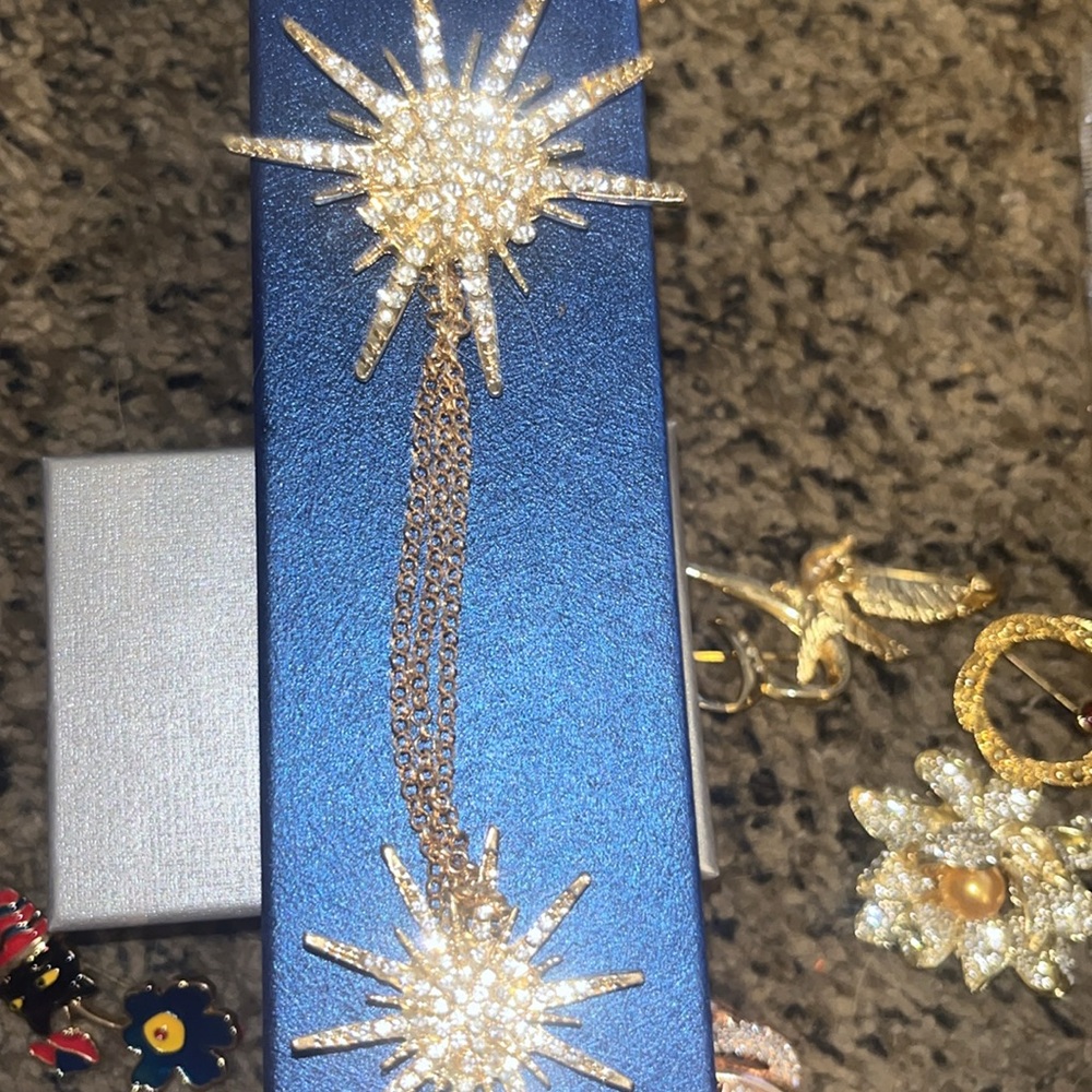 Star broach chained to smaller star broach